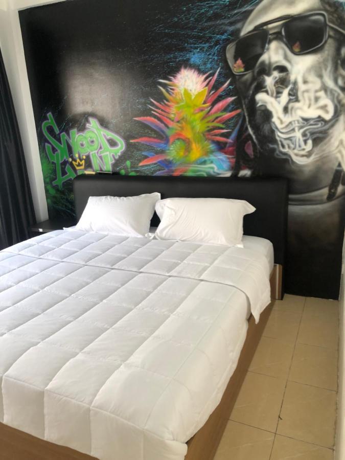 Bonkers Guesthouse Pattaya Dış mekan fotoğraf